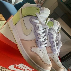 Women Nike High Dunk size 8.5